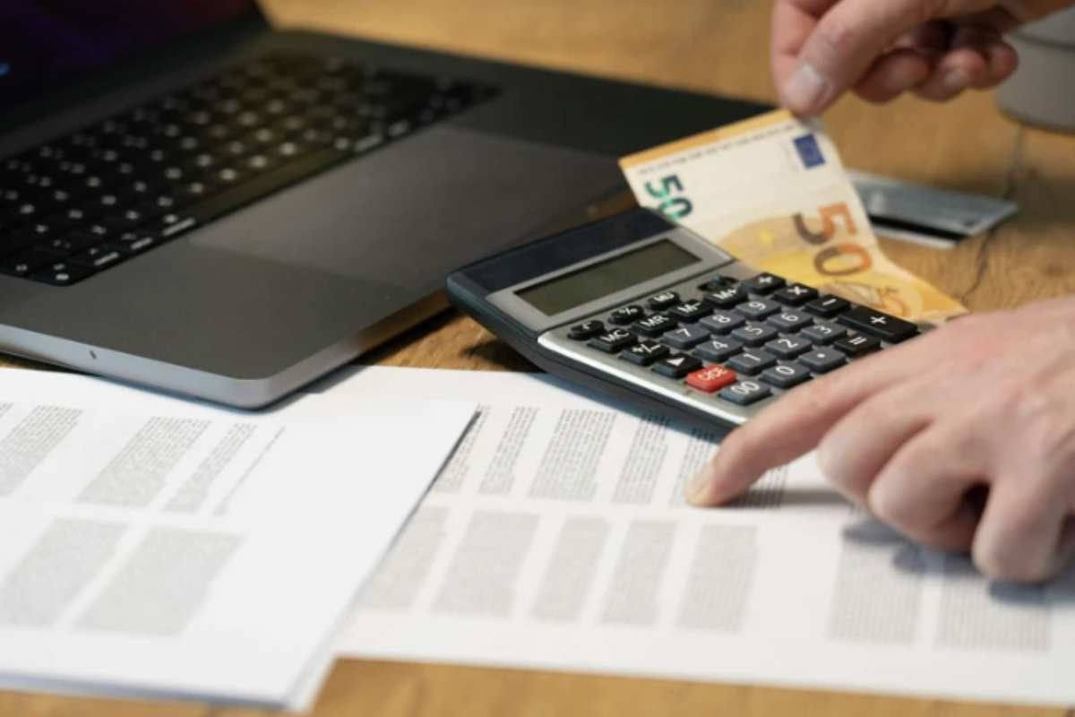 La regolamentazione dei permessi, in particolare dei ROL, è affidata principalmente ai Contratti Collettivi Nazionali di Lavoro