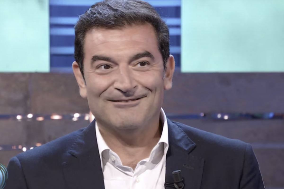 Sul piano personale, Max Giusti è sposato dal 2009 con Benedetta Bellini, con cui ha due figli, Matteo e Caterina. Durante la presentazione